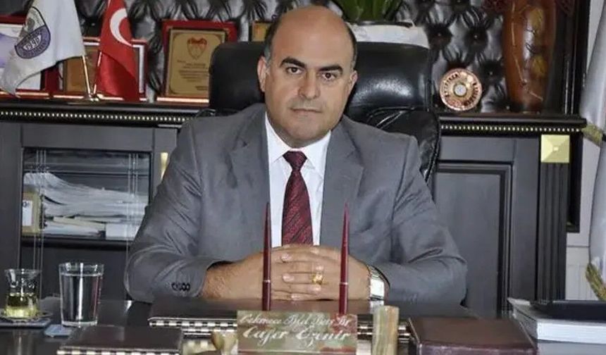 Eski belediye başkanını oğlu baltayla öldürdü