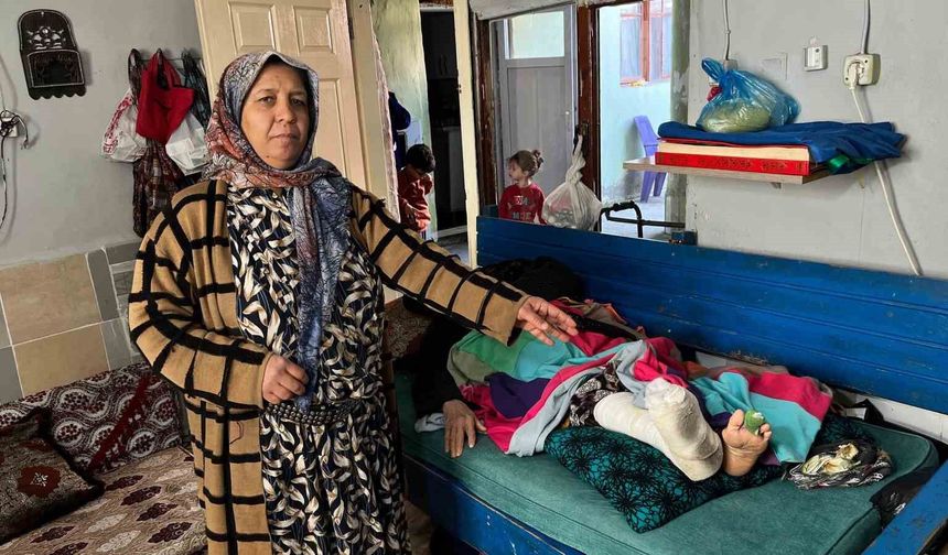 Evini su bastı, kurtulmaya çalışırken düşüp ayağını kırdı