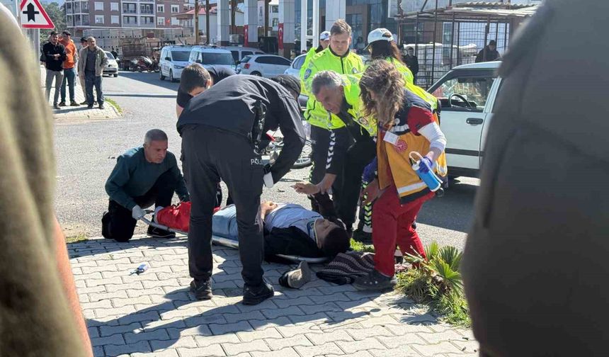 Gazipaşa'da otomobil ile motosiklet çarpıştı: 1 yaralı