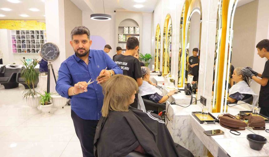 Gülerek uğurladığı müşterileri bir gün sonra enkaz altında kaldı