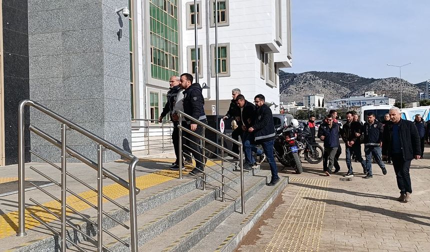 Köy kuşatıldı, katiller ile onlara yardım edenler yakalandı: 4 şüpheli adliyeye sevk edildi