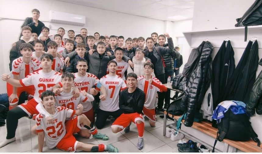 Liselilerin kavga çıkan maçında centilmenlik kazandı