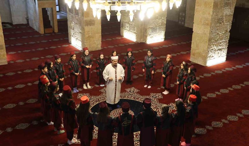 Öğrenciler, Ramazan coşkusunu sokaklara taşıdı