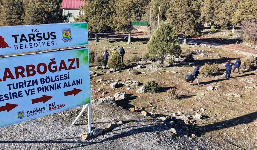 Tarsus'ta piknik sonrası doğa temizliği