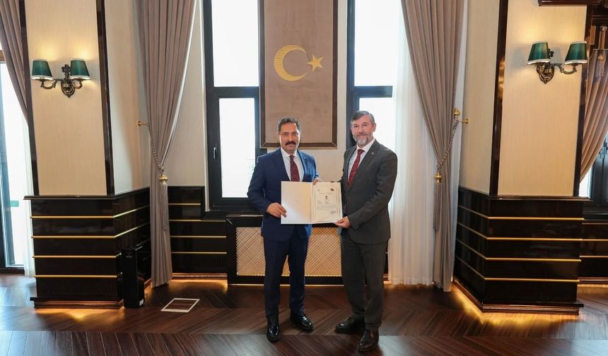 Vali Masatlı, Müftü Topçu'ya başarı belgesi verdi