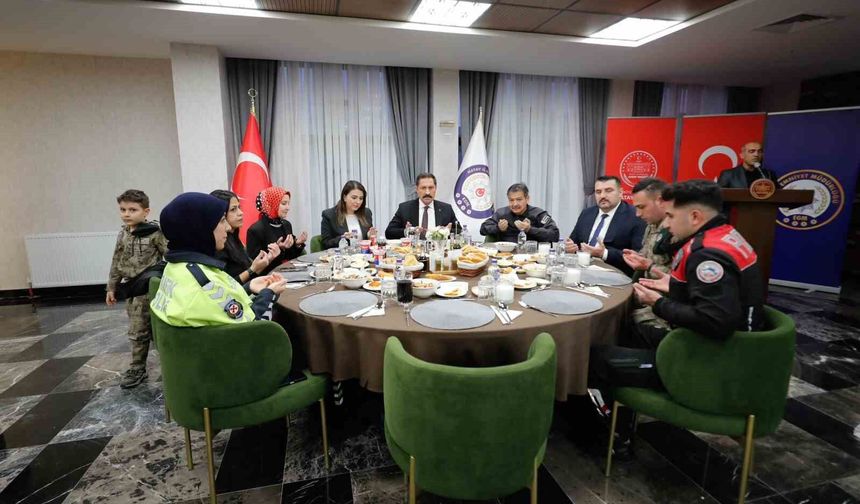 Vali Masatlı, polis teşkilatıyla iftar sofrasında bir araya geldi