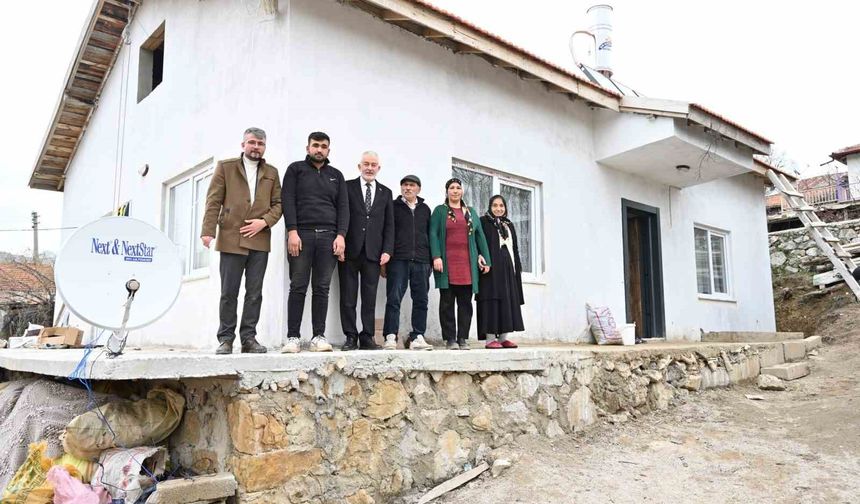 Yangında evi yanan aileye Başkan'dan yeni yuva