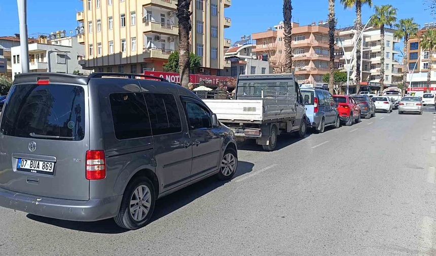 6 aracın karıştığı zincirleme kaza ucuz atlatıldı