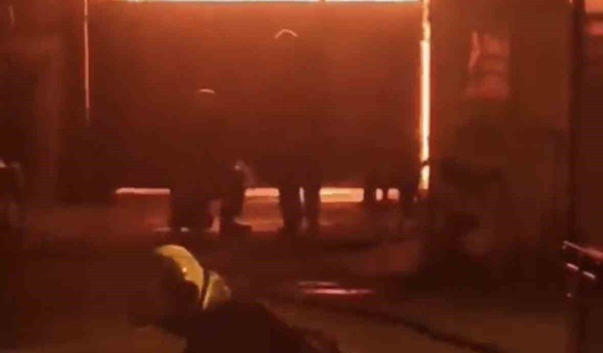 Adana'da mobilya atölyesinde yangın çıktı