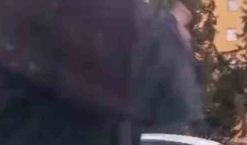 Adana'da trafikte yol verme kavgasında aracın önünü kesip saldırdılar