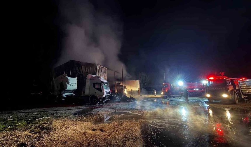 Ağır vasıta servisinde yangın çıktı: 2 çekici, 1 kamyon zarar gördü