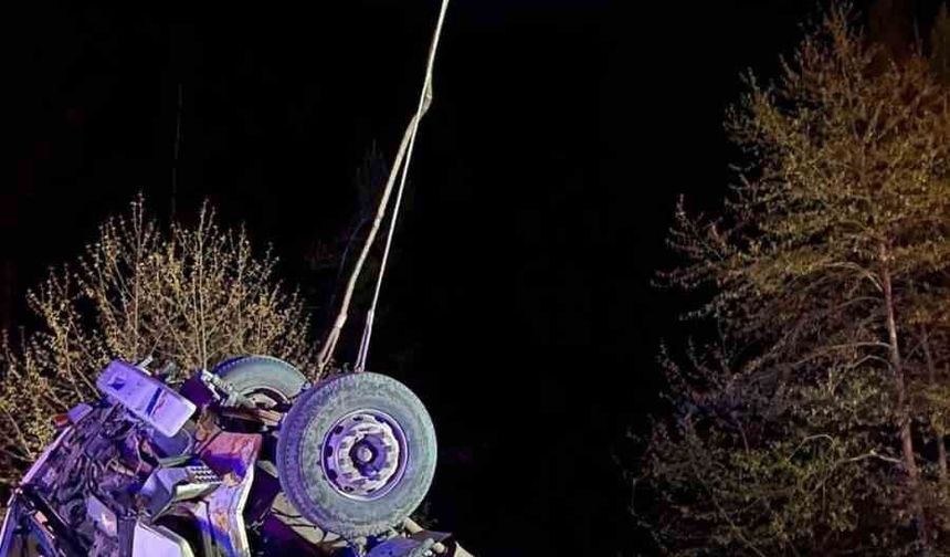 Alanya'da kamyon şarampole devrildi: 1 ölü, 1 yaralı