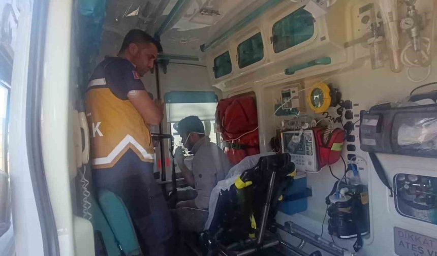 Bakım sırasında tur teknesi alev aldı dumandan etkilenen işçi hastanelik oldu