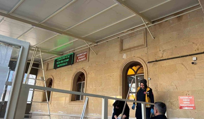 Burdur'da merdivenden düşen usta ve çırağı yaralandı