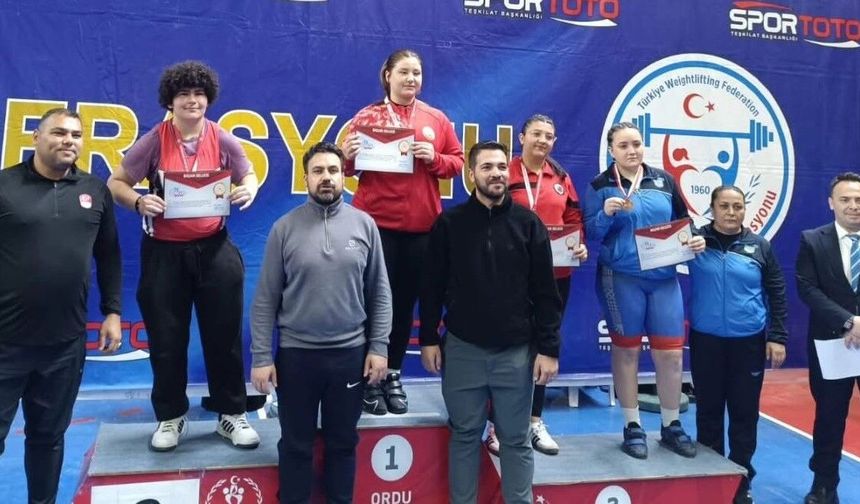 Burdurlu genç halterci, Türkiye ikincisi oldu