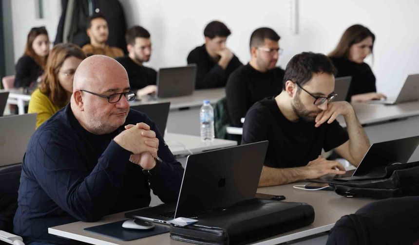 Büyükşehir'den teknoloji meraklısı gençlere yapay zeka eğitimi