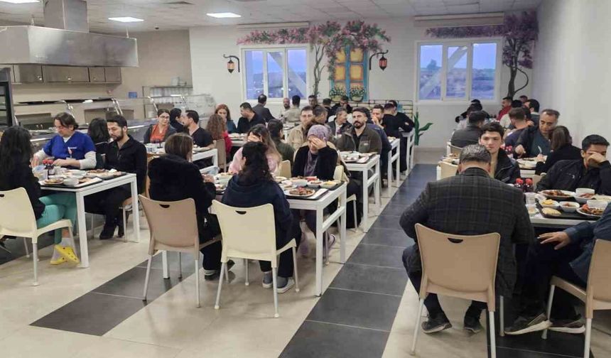 Defne Devlet Hastanesi personeli iftar programında bir araya geldi