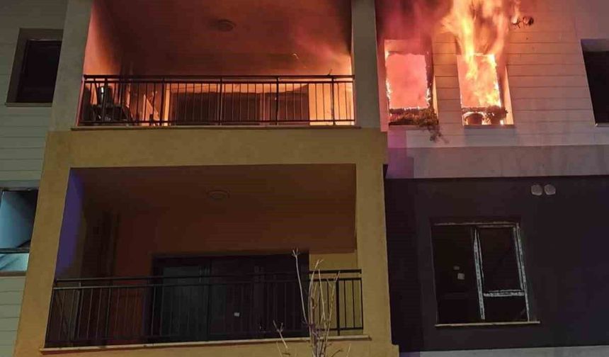 Defne'de apartman dairesinden alevler yükseldi