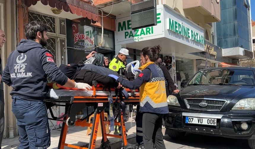 Geri manevra sırasında kaldırımda oturan yaşlı kadına çarpan sürücüye 'neden çarptın' sitemi