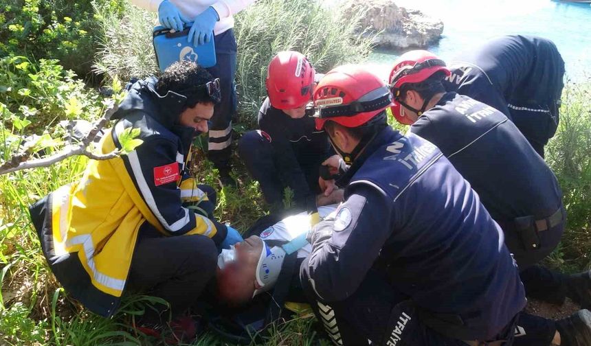 İncir ağacı hayatını kurtardı: Falezlerde 20 metre yükseklikten düşen adam yaralandı