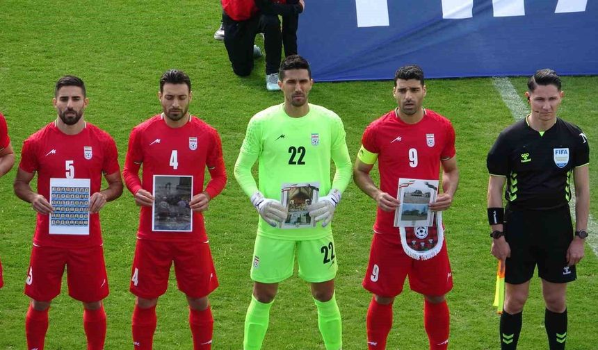 İran A Milli Futbol takımı, Kosta Rika maçına savaşta hayatını kaybeden çocukların fotoğrafıyla çıktı