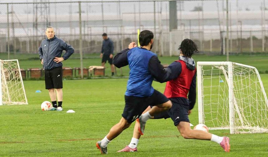 İran Milli Takımı kamp için Antalya'ya geldi