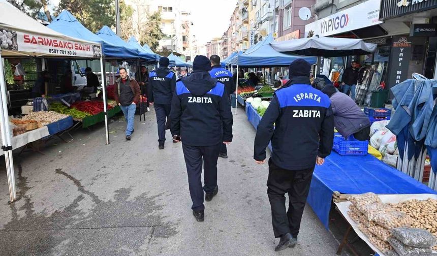 Isparta'da zabıtadan pazarda fiyat etiketi, terazi kontrolü ve pazar düzeni denetimi
