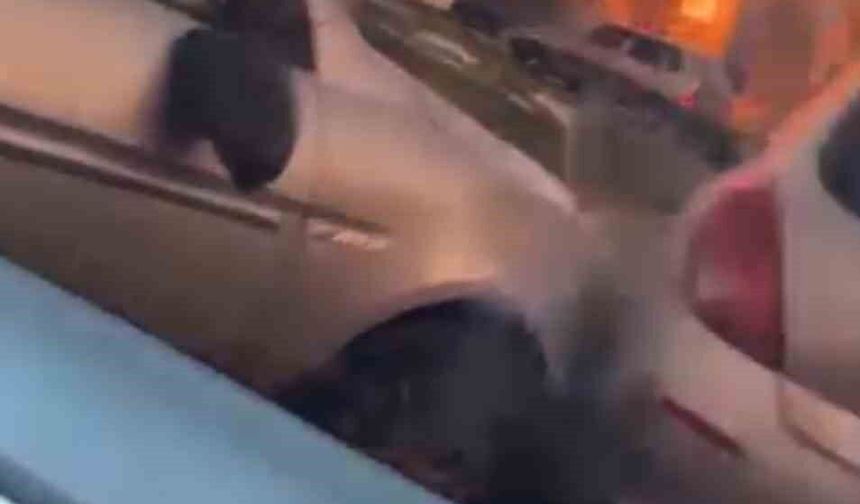 Kaza sonrası çocukların çığlıklarına rağmen kavga ettiler