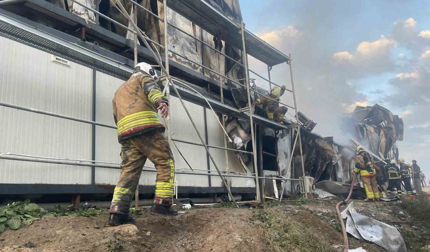 Konteyner yatakhane alevlere teslim oldu