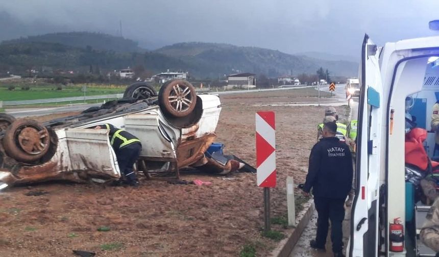 Takla atan otomobildeki 2 kişi yaralandı