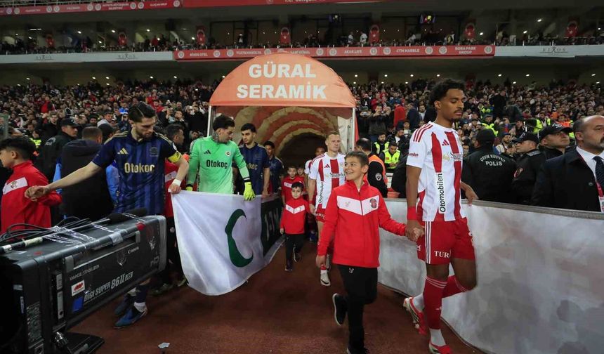 Trendyol Süper Lig: Antalyaspor: 0 - Fenerbahçe: 0 (Maç devam ediyor)