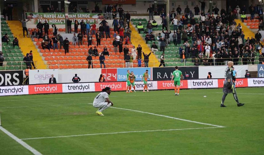 Trendyol Süper Lig: Corendon Alanyaspor: 5 - Kocaelispor: 0 (Maç sonucu)