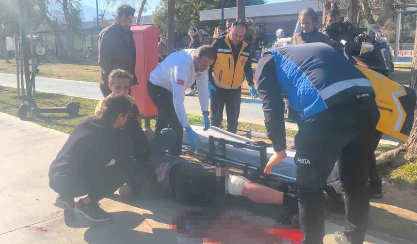 Yaşlı adamı 'Neden selam almıyorsun' diyerek bacağından bıçakladılar