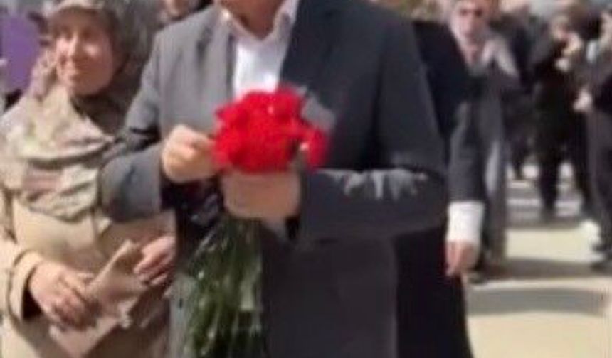 40 yıllık Arapça öğretmeni ilahilerle emekliliğe uğurlandı