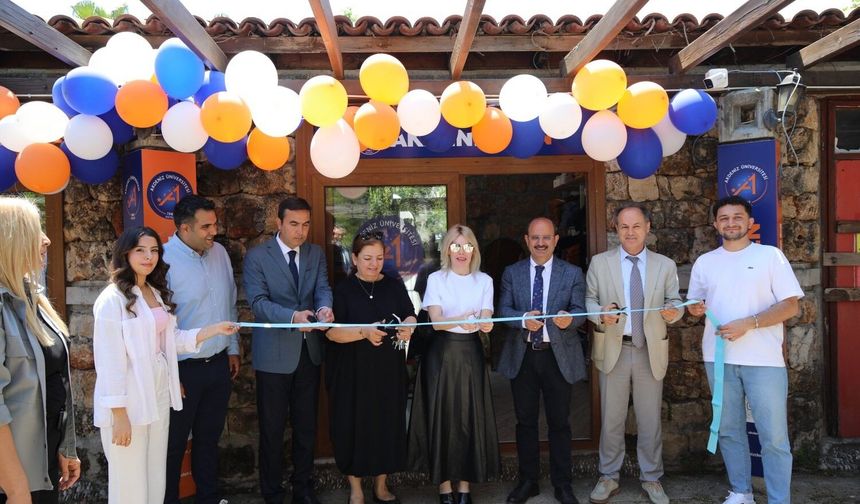 Akdeniz Üniversitesi logolu ürünler mağazası açıldı