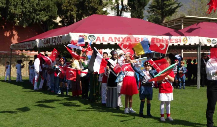 Alanya'da 23 Nisan Çocuk Bayramı coşkuyla kutlandı