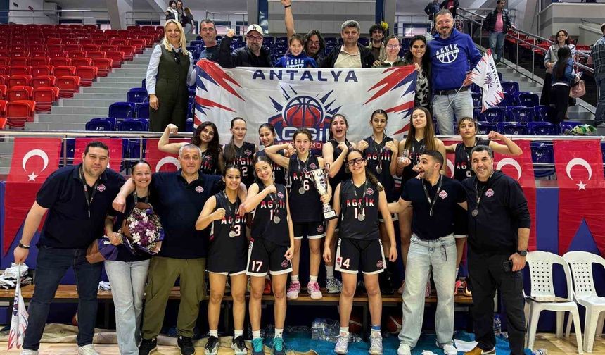 Antalya Gelişim Spor Kulübü, U14 Kızlar Türkiye Şampiyonası'nda ikinci oldu