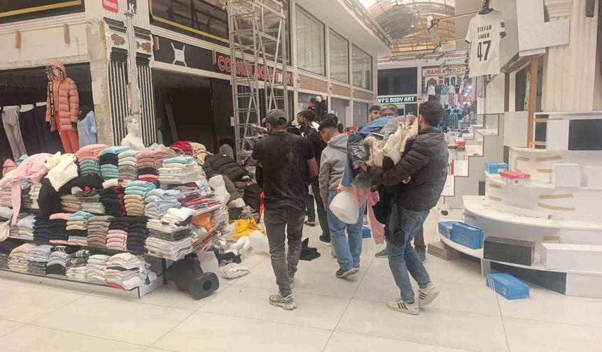 Antalya'da iş merkezinde yangın paniği