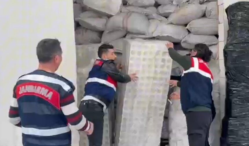 Antalya'da kaçak kozmetik üretimi yapılan depoya baskın: 65 milyon liralık sahte ürün ele geçirildi