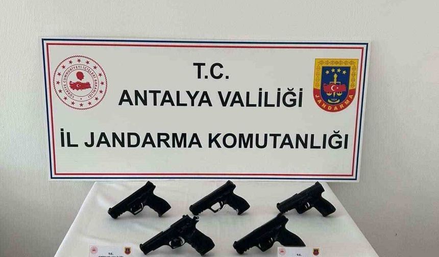Antalya'da kaçak silah operasyonu
