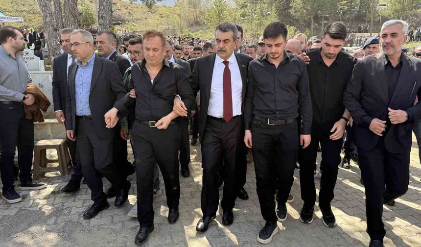 Ayla öğretmenin eşi: 'Gurur duyuyorum, buraya ev yaptıracaktık, cenazesi geldi'