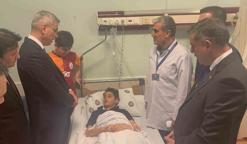 Bakanlar yaralı öğrencileri ziyaret etti