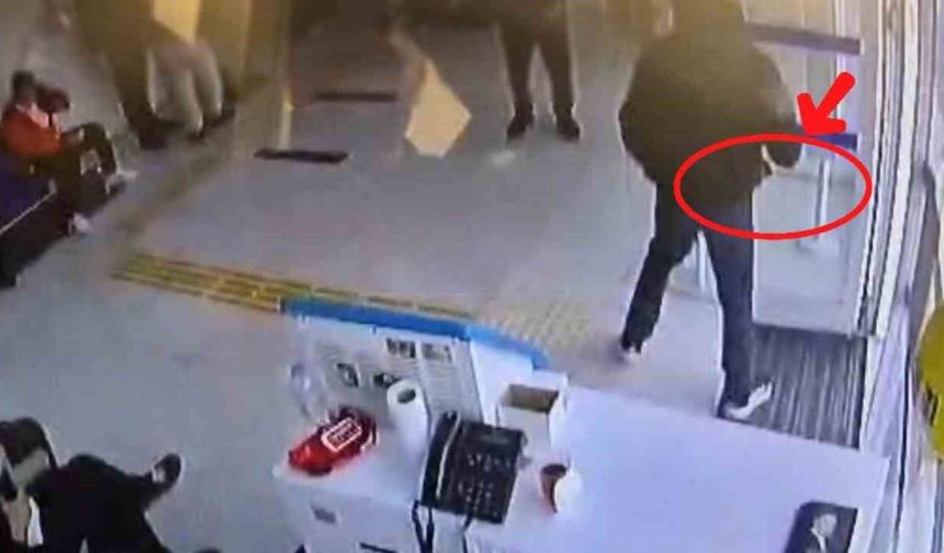 Banka şubesinde satırla gasp girişimi: Maskeli şüpheli kısa sürede yakalandı