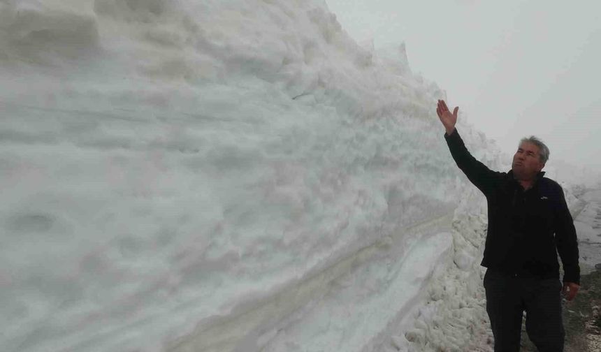 Burası ne Van ne Hakkari: Yaz şehri Mersin'de kar 2 metreyi aştı