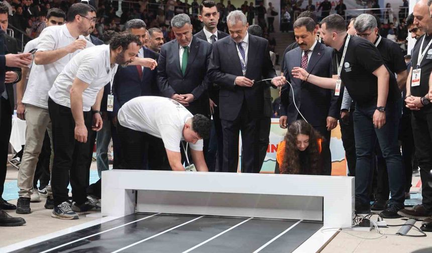 Depremin izlerinin silindiği Hatay'da 4 bin 67 öğretmen ve öğrenci robot yarışmasında yarışacak