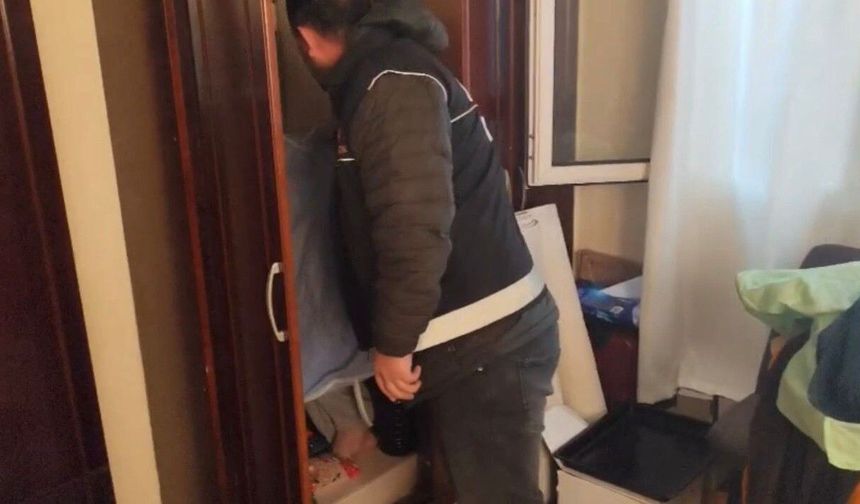 Dolaptan kıyafet değil 'Torbacı' hükümlü çıktı