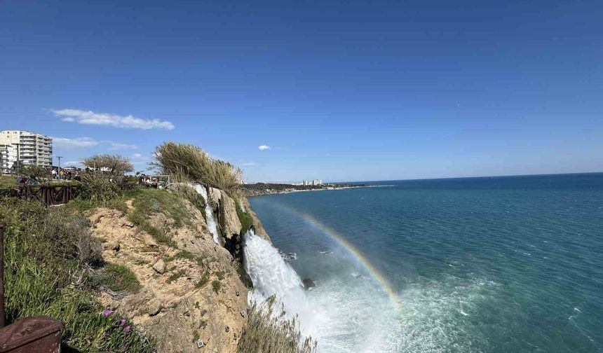 Düden Şelalesi'nde gökkuşağı hayran bıraktı