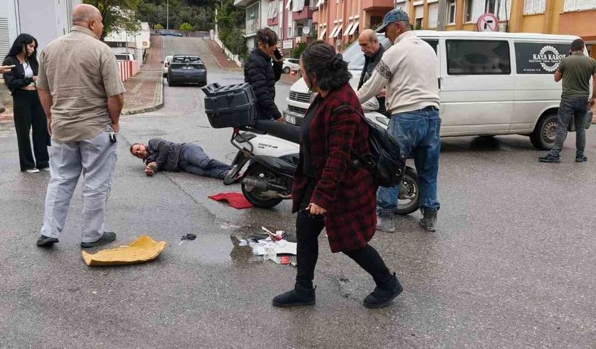 Manavgat'ta kamyonetle çarpışan motosikletin sürücüsü yaralandı