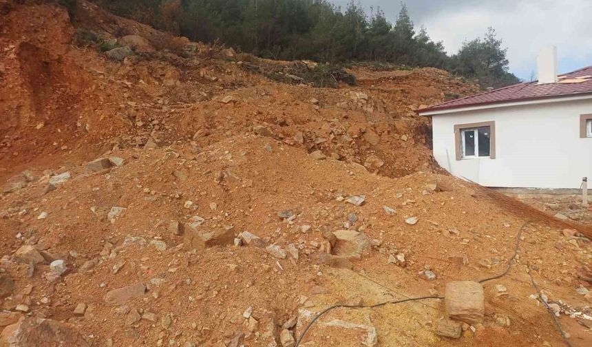 Osmaniye'de yağış sonrası heyelan: Bazı evlerin çevresinde çatlaklar oluştu