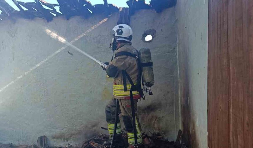 Reyhanlı'da müstakil ev yandı